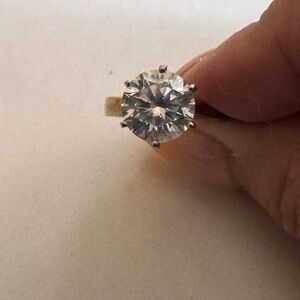 Elegant Silver Ring with Clear Stone size 9